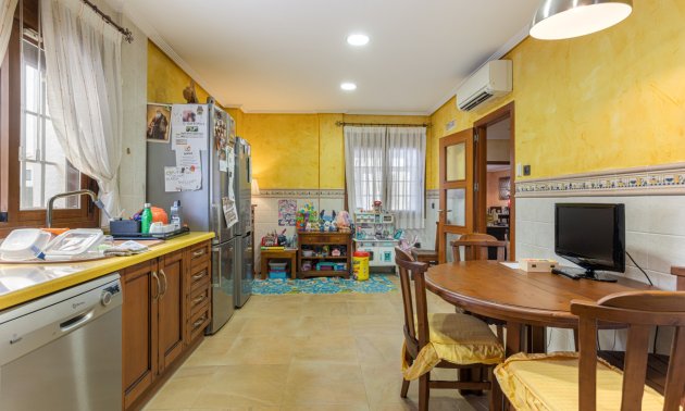 Resale - Villa -
Los Montesinos - La Herrada