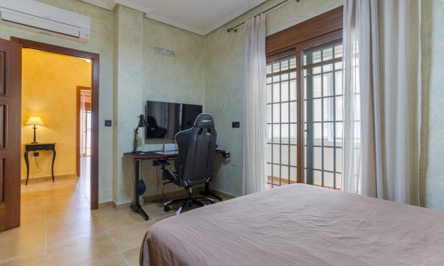 Resale - Villa -
Los Montesinos - La Herrada