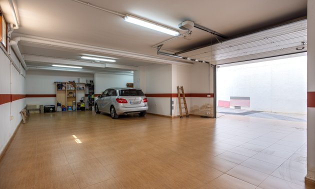 Resale - Villa -
Los Montesinos - La Herrada