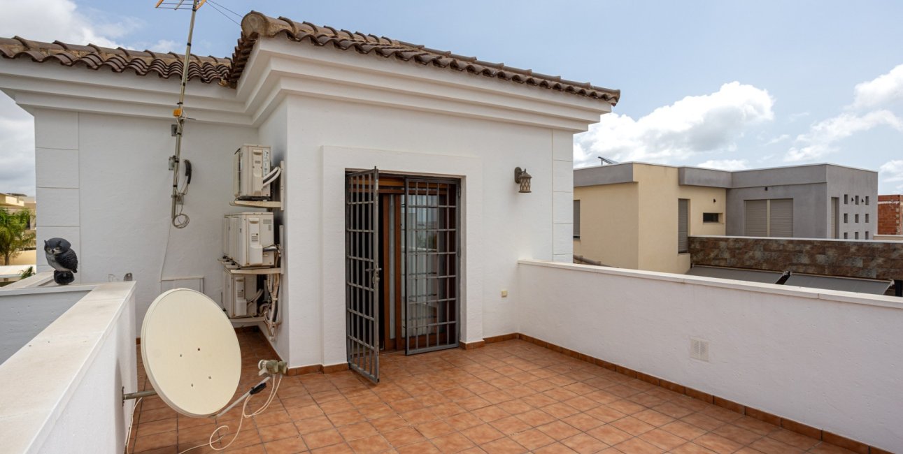 Resale - Villa -
Los Montesinos - La Herrada