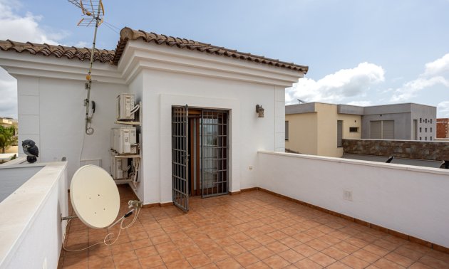 Resale - Villa -
Los Montesinos - La Herrada