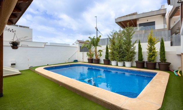 Resale - Villa -
Los Montesinos - La Herrada