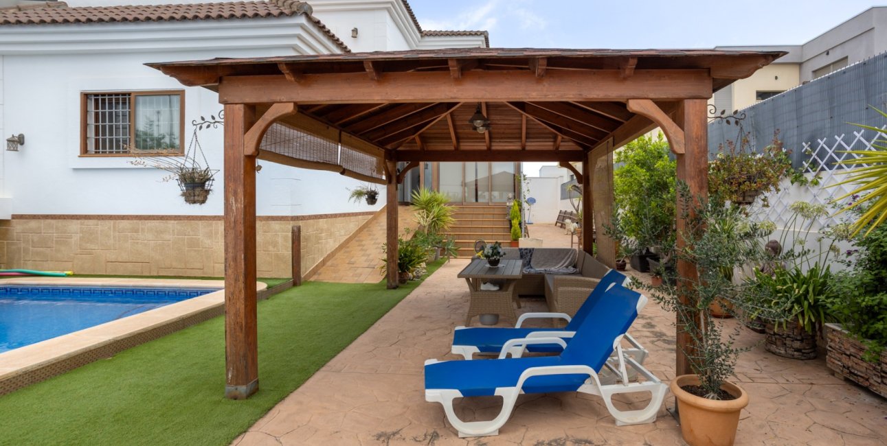 Resale - Villa -
Los Montesinos - La Herrada