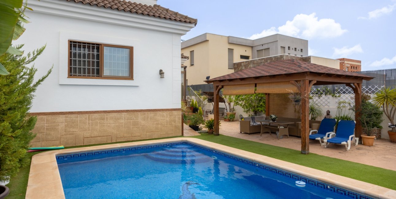 Resale - Villa -
Los Montesinos - La Herrada