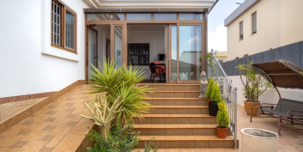 Resale - Villa -
Los Montesinos - La Herrada