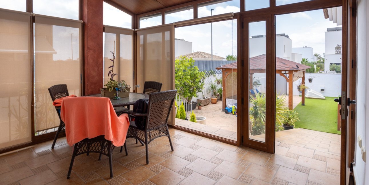 Resale - Villa -
Los Montesinos - La Herrada