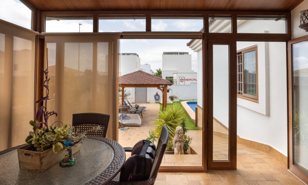 Resale - Villa -
Los Montesinos - La Herrada