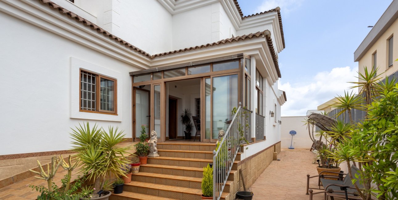 Resale - Villa -
Los Montesinos - La Herrada