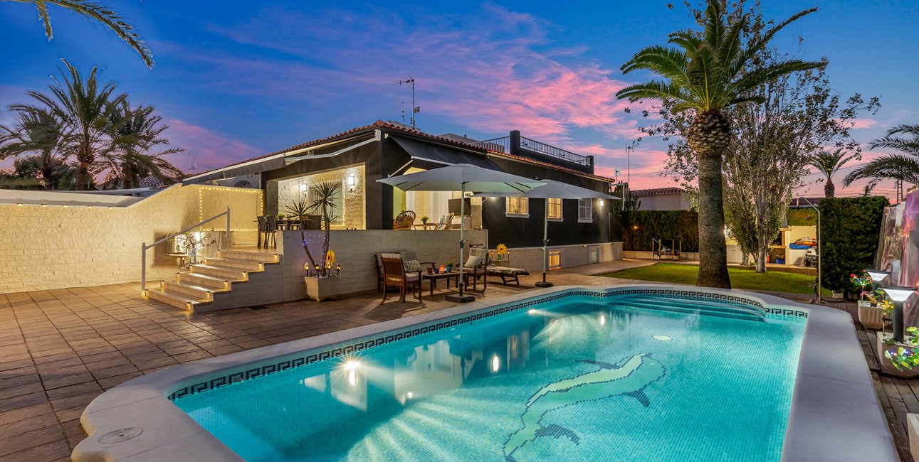 Resale - Villa -
Torrevieja - Punta prima