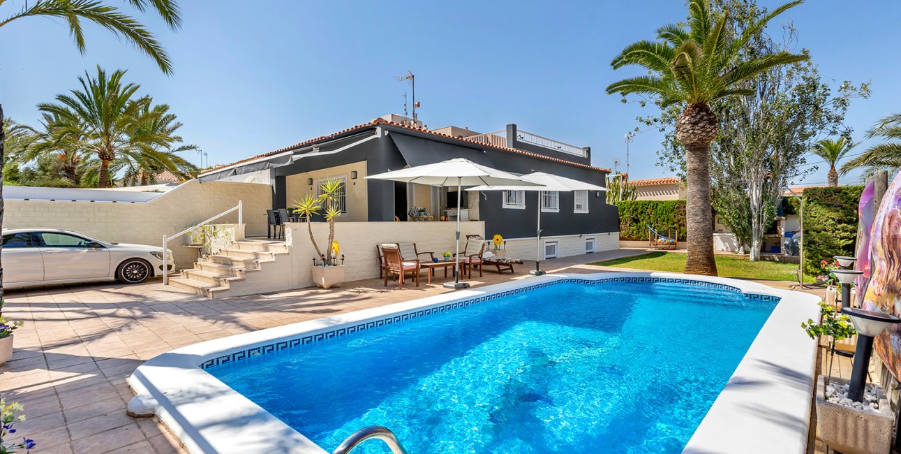 Resale - Villa -
Torrevieja - Punta prima