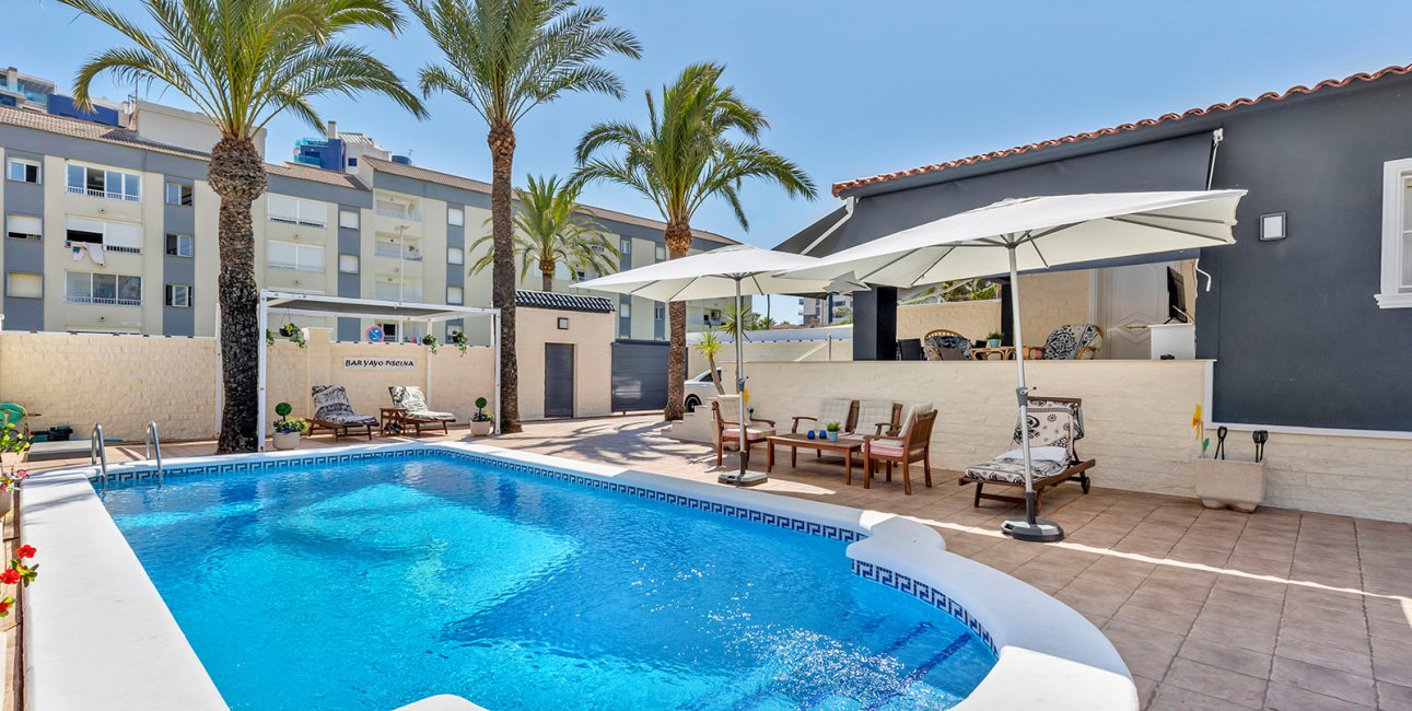 Resale - Villa -
Torrevieja - Punta prima