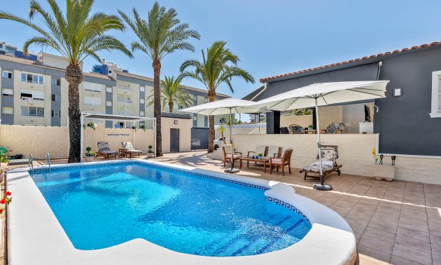 Resale - Villa -
Torrevieja - Punta prima