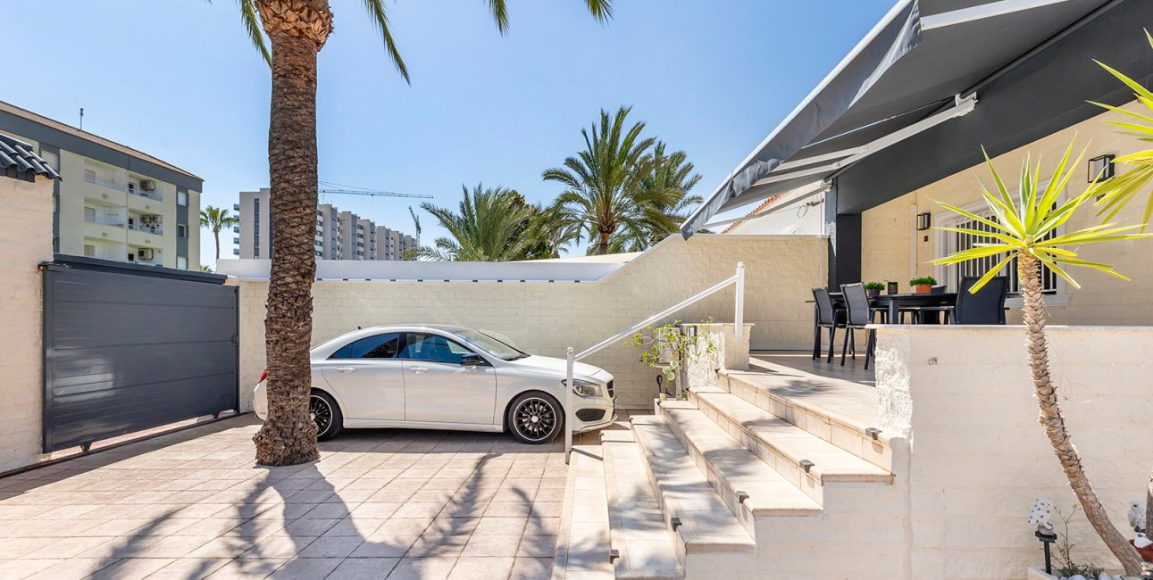 Resale - Villa -
Torrevieja - Punta prima