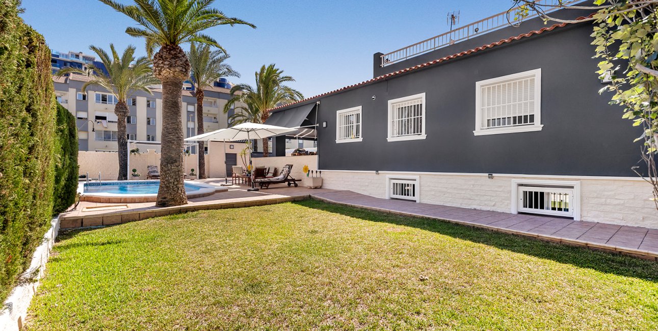 Resale - Villa -
Torrevieja - Punta prima