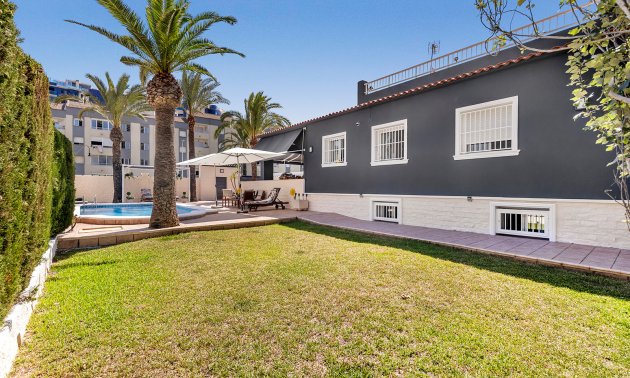 Resale - Villa -
Torrevieja - Punta prima