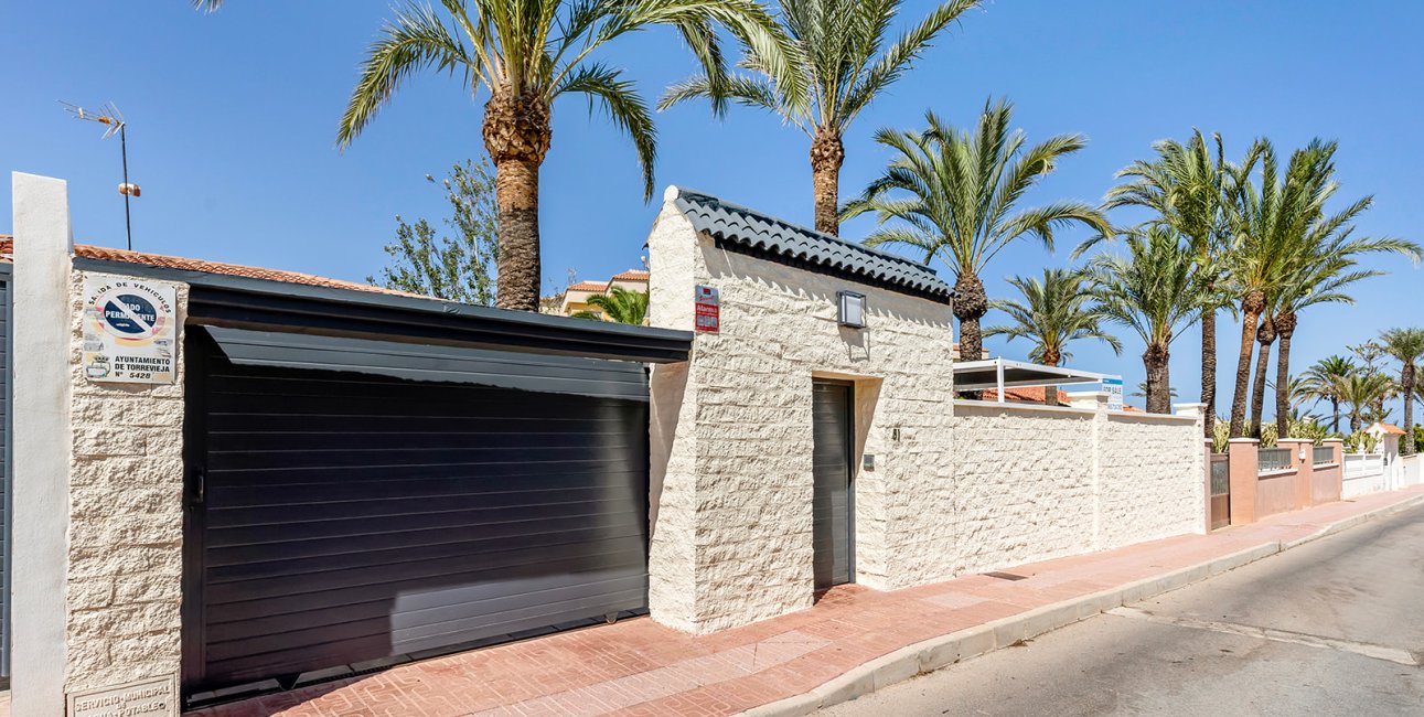 Resale - Villa -
Torrevieja - Punta prima