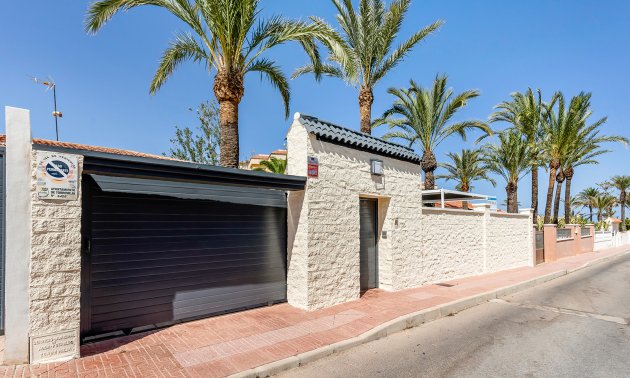 Resale - Villa -
Torrevieja - Punta prima