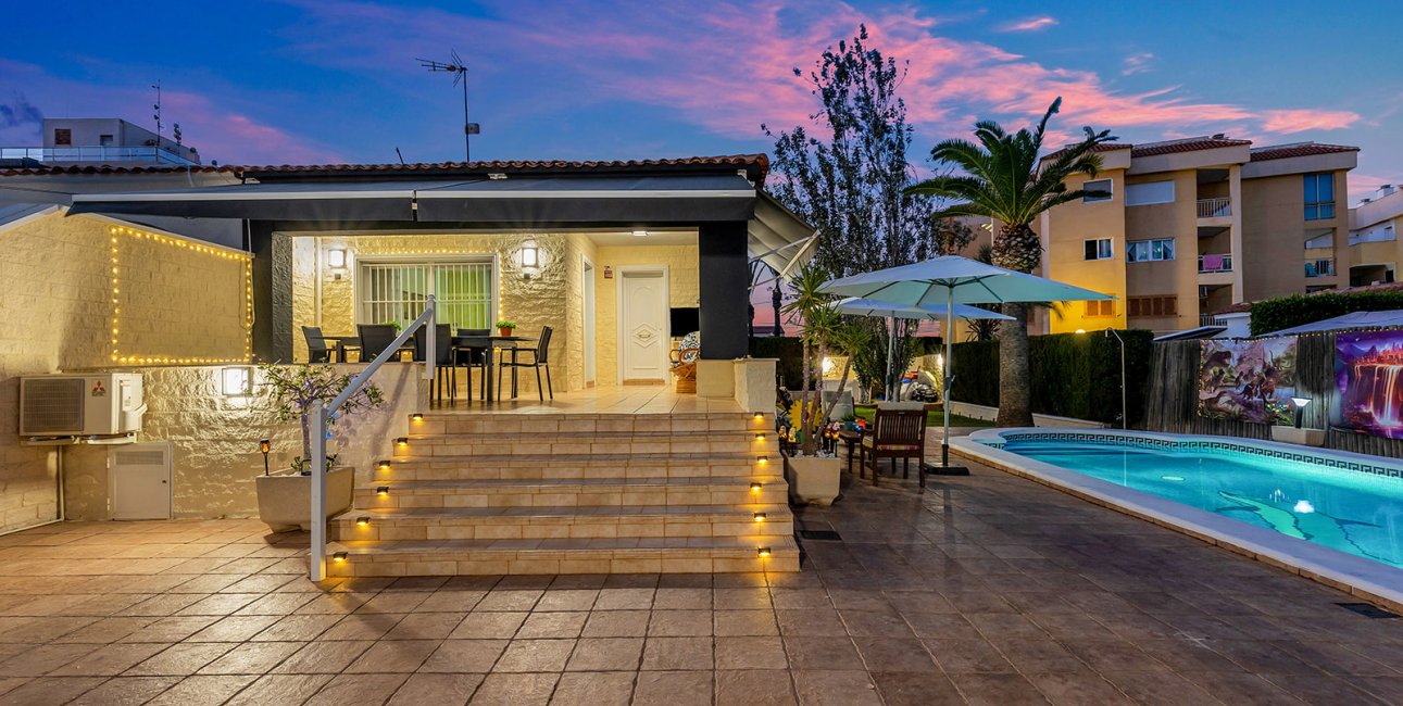 Resale - Villa -
Torrevieja - Punta prima