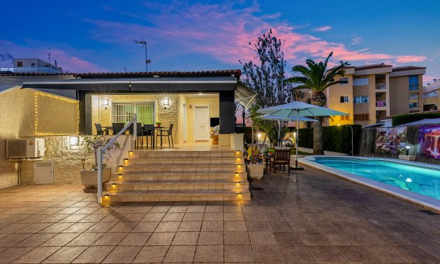 Resale - Villa -
Torrevieja - Punta prima