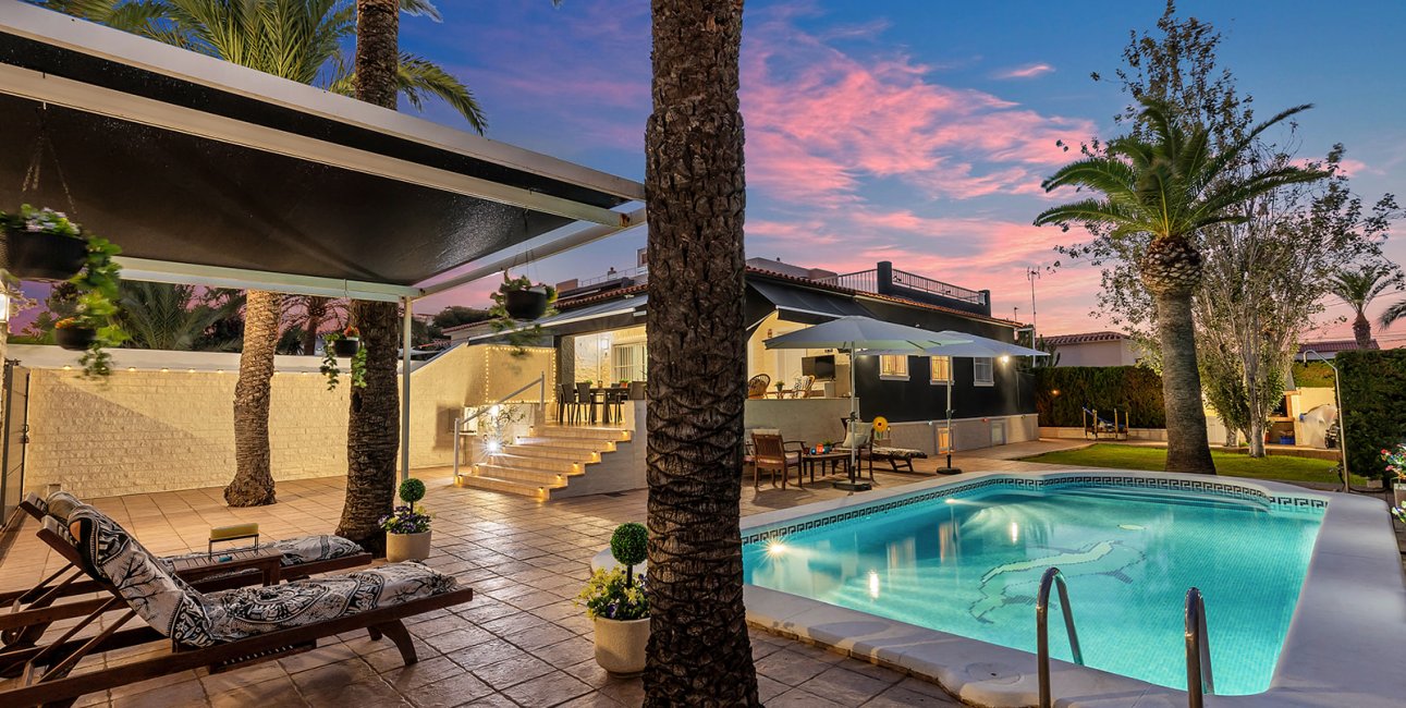 Resale - Villa -
Torrevieja - Punta prima