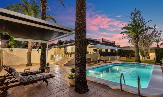 Resale - Villa -
Torrevieja - Punta prima