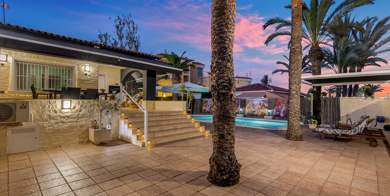 Resale - Villa -
Torrevieja - Punta prima