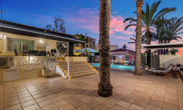 Resale - Villa -
Torrevieja - Punta prima