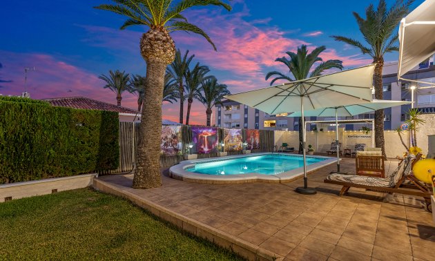 Resale - Villa -
Torrevieja - Punta prima