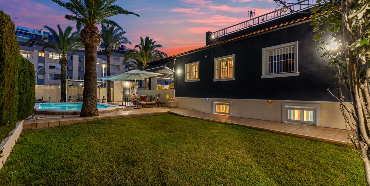 Resale - Villa -
Torrevieja - Punta prima