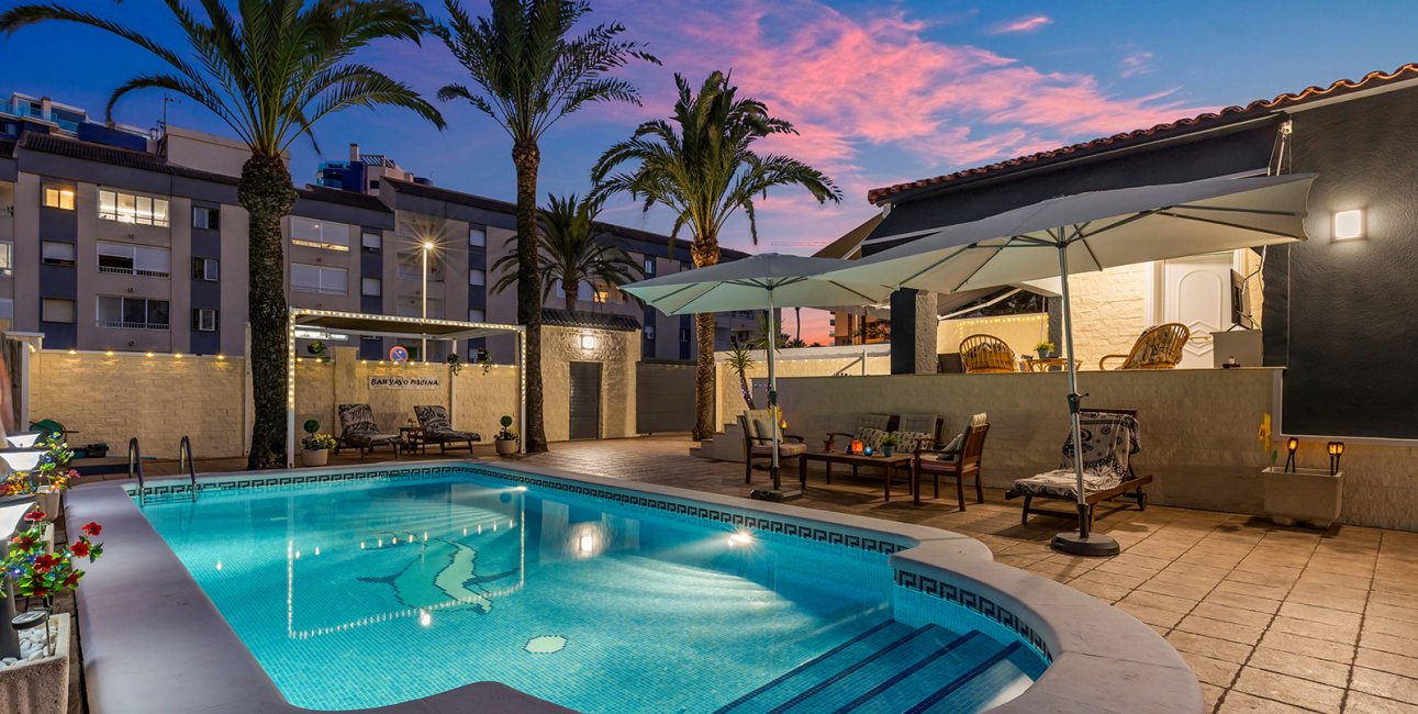 Resale - Villa -
Torrevieja - Punta prima