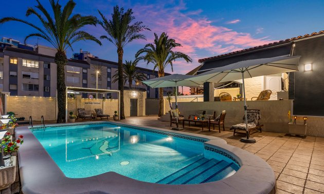 Resale - Villa -
Torrevieja - Punta prima