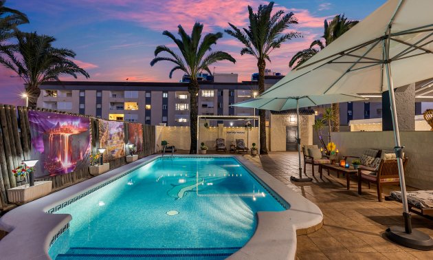 Resale - Villa -
Torrevieja - Punta prima