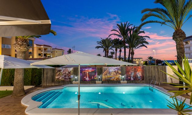 Resale - Villa -
Torrevieja - Punta prima