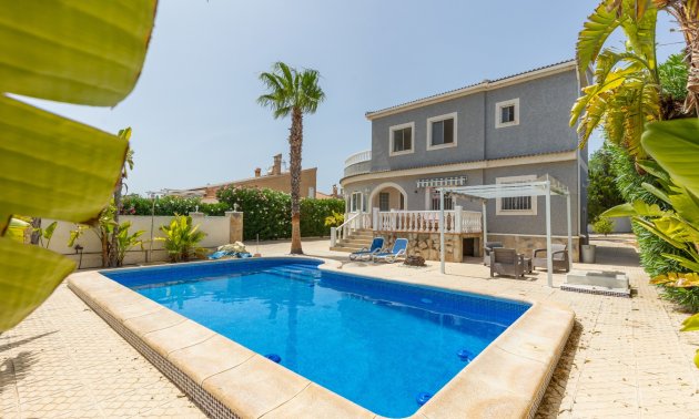 Resale - Villa -
San Isidro - La Marina