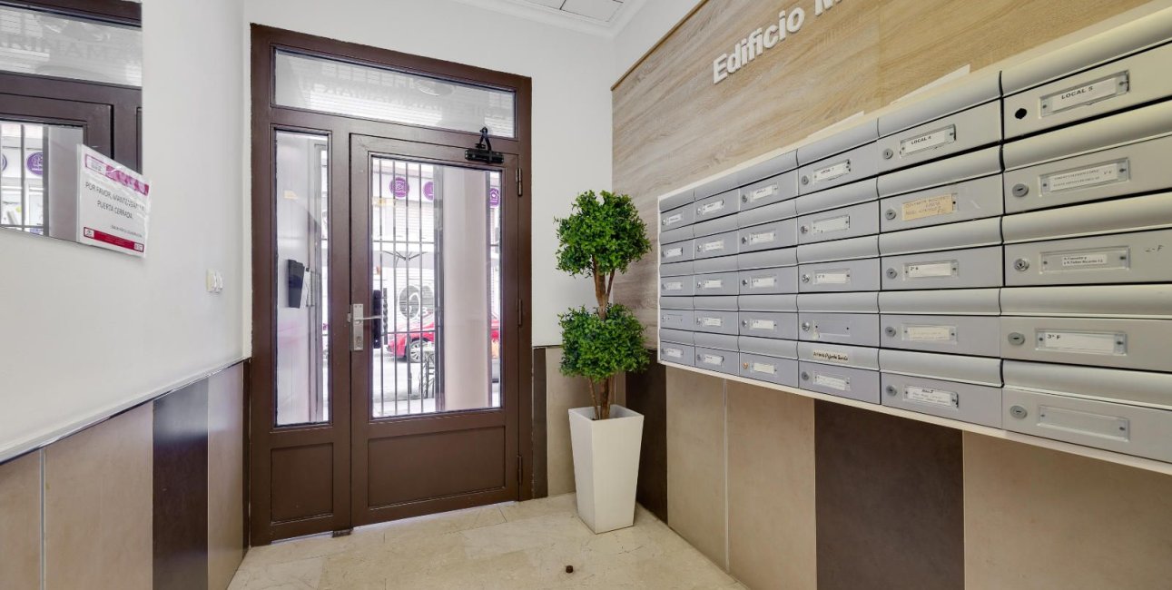 Resale - Apartment / flat -
Torrevieja - Centro