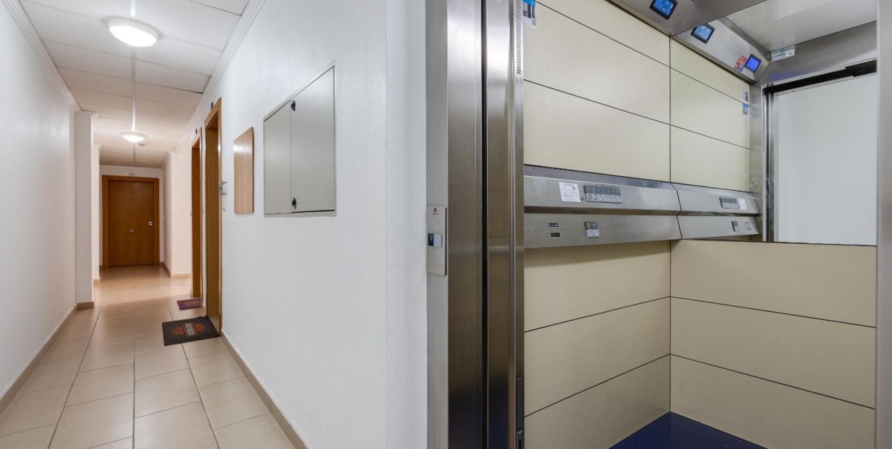 Resale - Apartment / flat -
Torrevieja - Centro