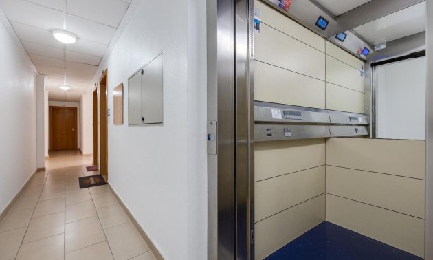 Resale - Apartment / flat -
Torrevieja - Centro