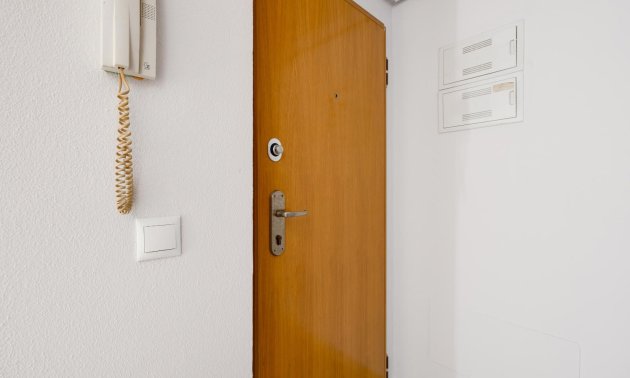 Resale - Apartment / flat -
Torrevieja - Centro