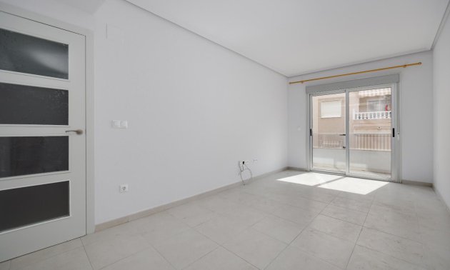 Resale - Apartment / flat -
Torrevieja - Centro