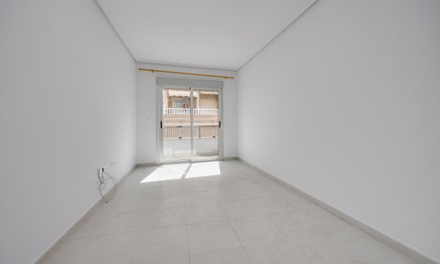 Resale - Apartment / flat -
Torrevieja - Centro