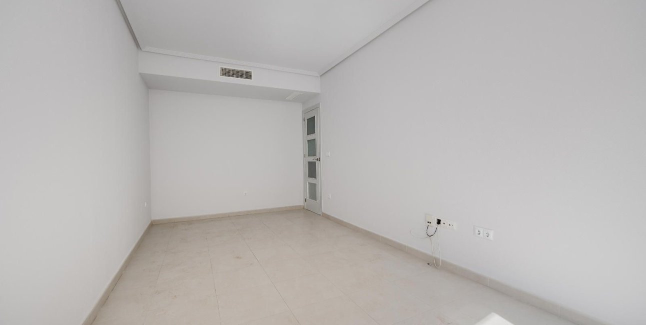 Resale - Apartment / flat -
Torrevieja - Centro