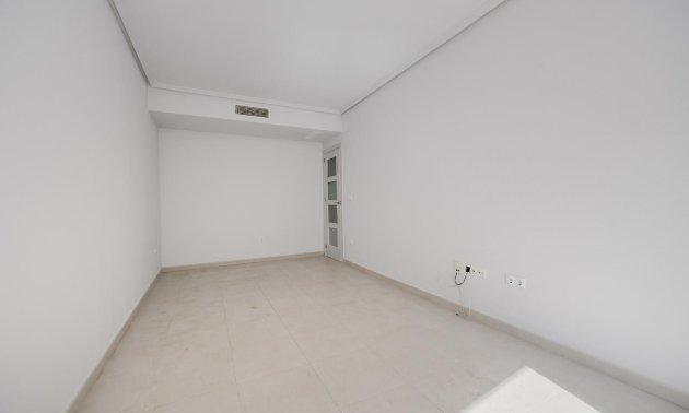 Resale - Apartment / flat -
Torrevieja - Centro