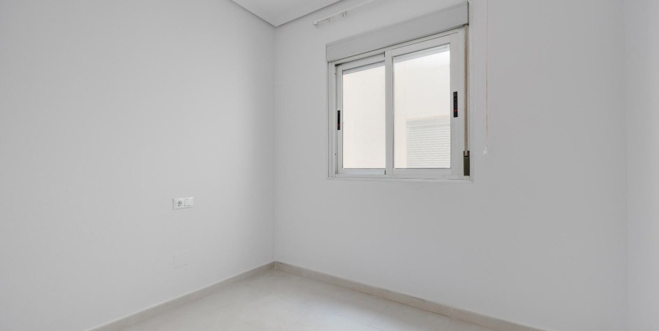 Resale - Apartment / flat -
Torrevieja - Centro