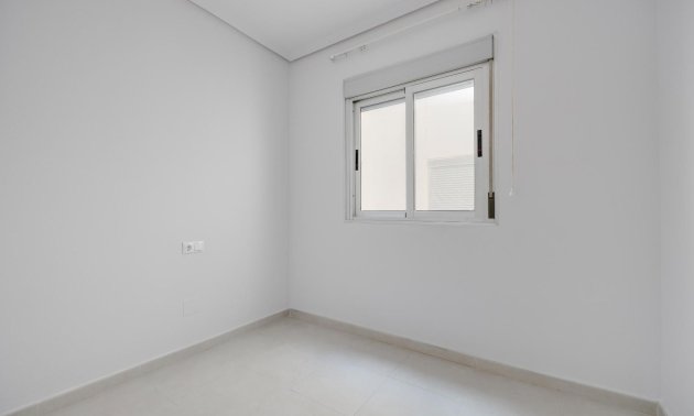 Resale - Apartment / flat -
Torrevieja - Centro