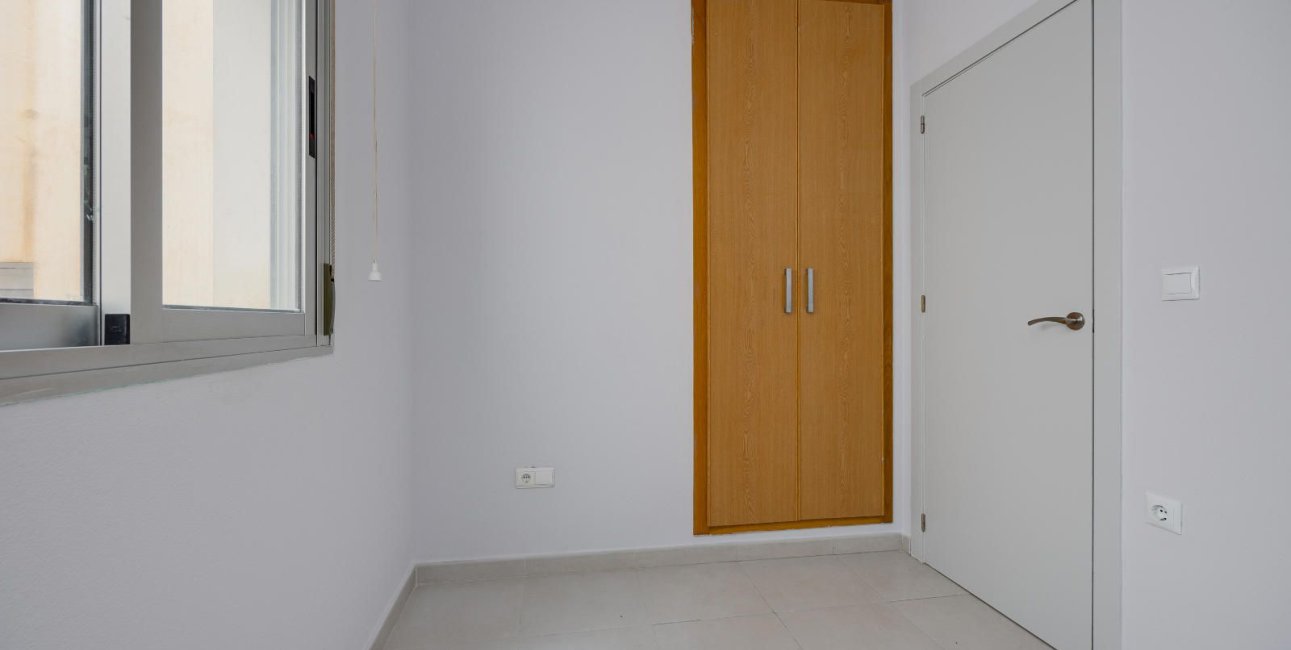 Resale - Apartment / flat -
Torrevieja - Centro