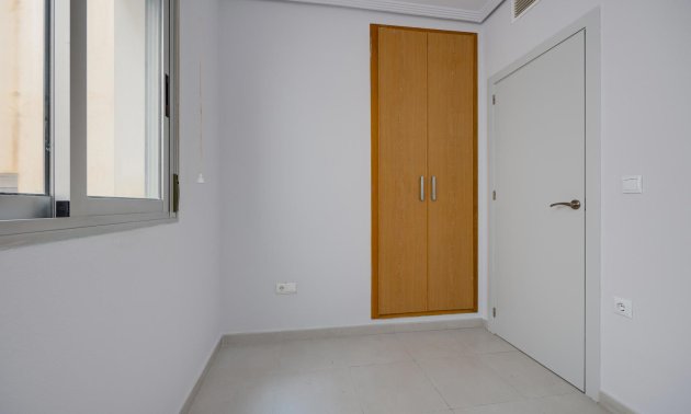 Resale - Apartment / flat -
Torrevieja - Centro