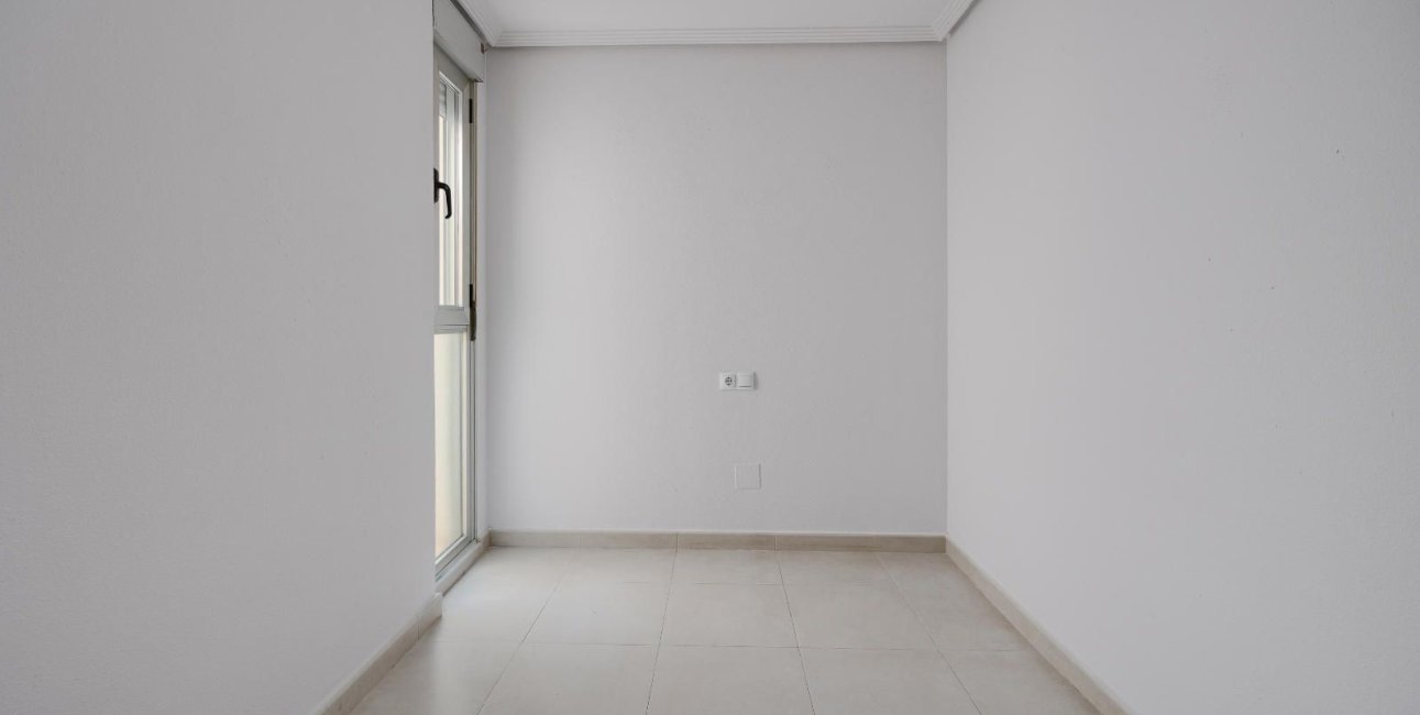 Resale - Apartment / flat -
Torrevieja - Centro