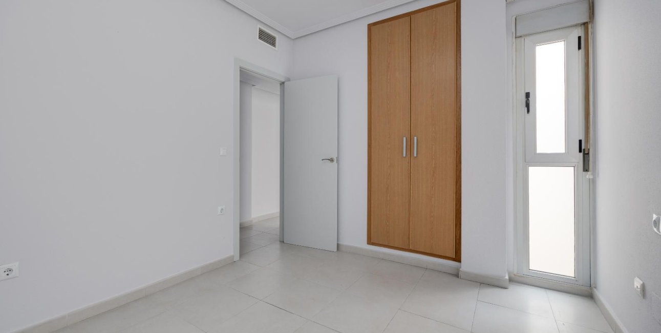 Resale - Apartment / flat -
Torrevieja - Centro