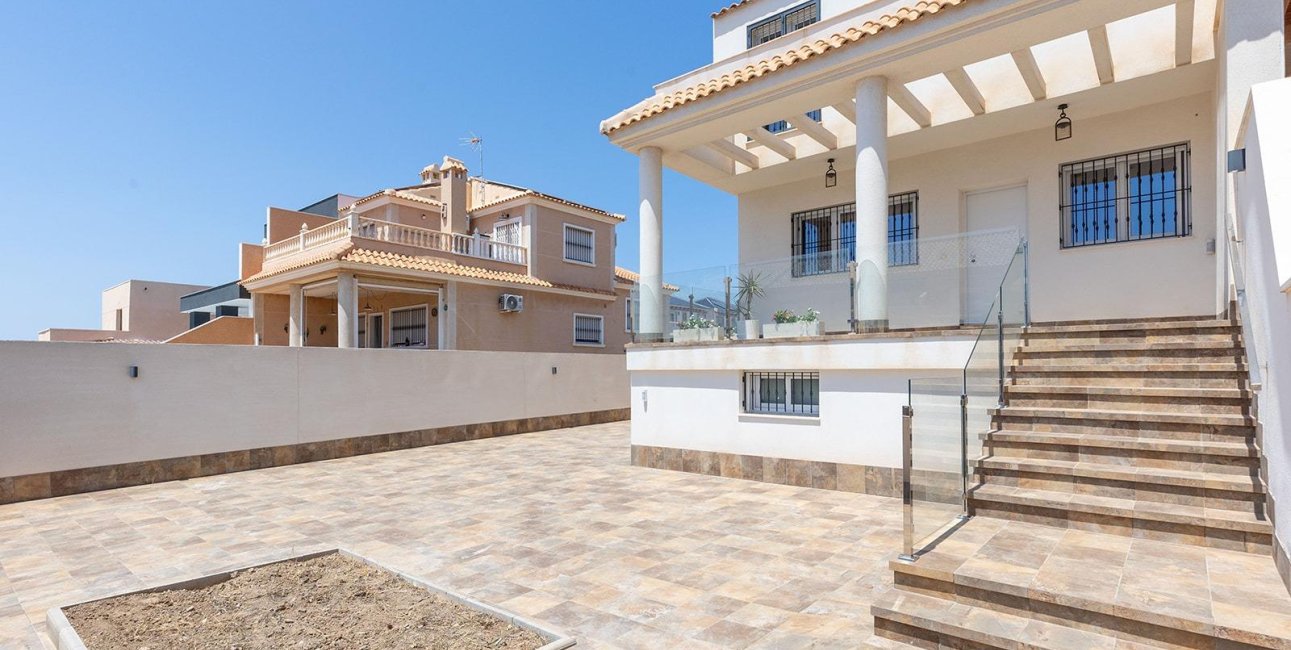 Reventa - Villa -
Torrevieja - Aguas Nuevas