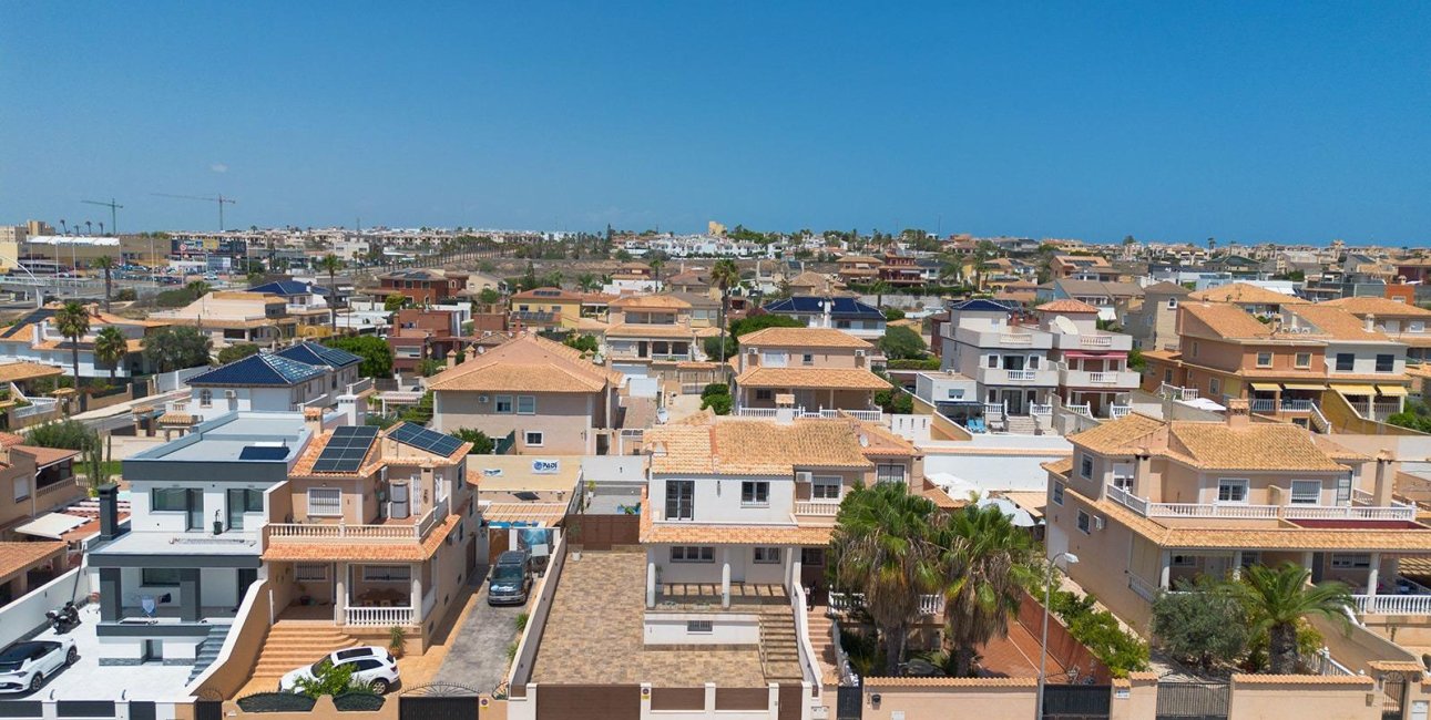 Reventa - Villa -
Torrevieja - Aguas Nuevas